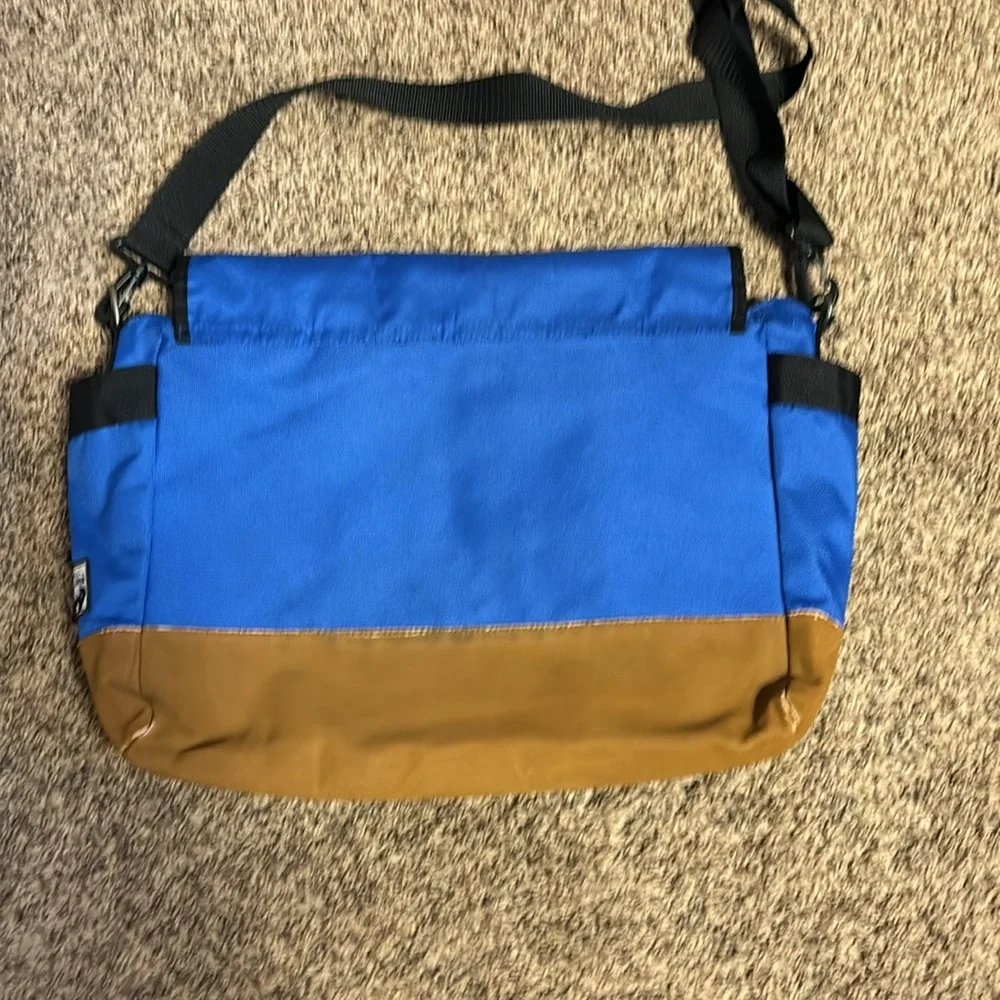 Mossimo blue and tan messenger laptop bag with strap and magnetic clasp